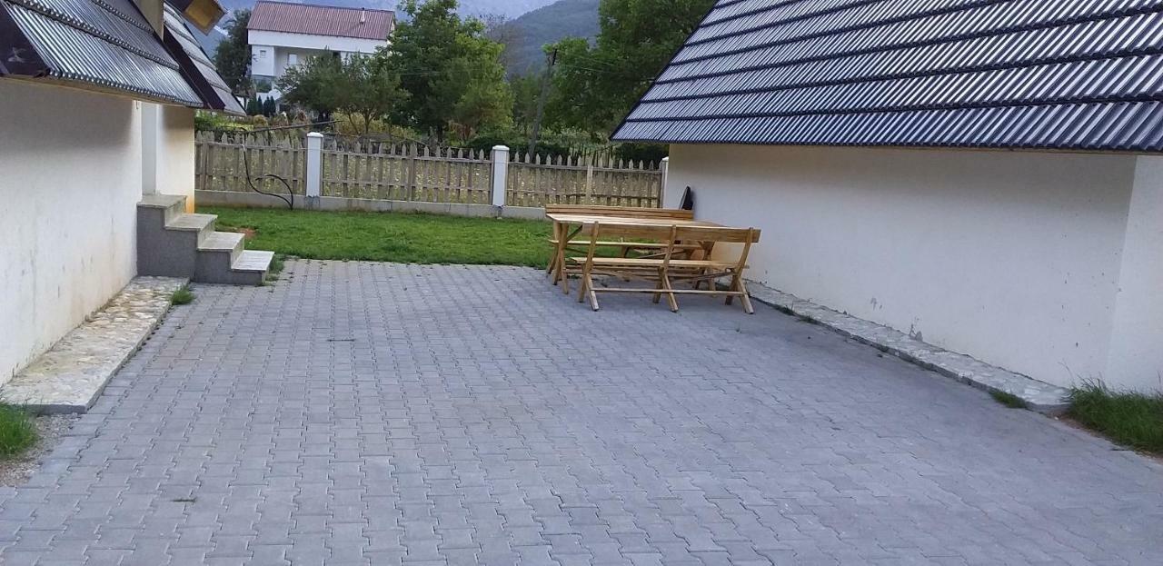 Aparthotel Bujtinat E Lugines Valbone Exterior foto